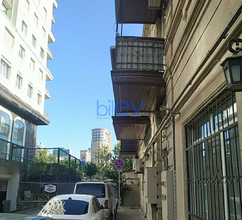 Satış 3 otaqlı Köhnə Tikili bina evi  75m², Bakı