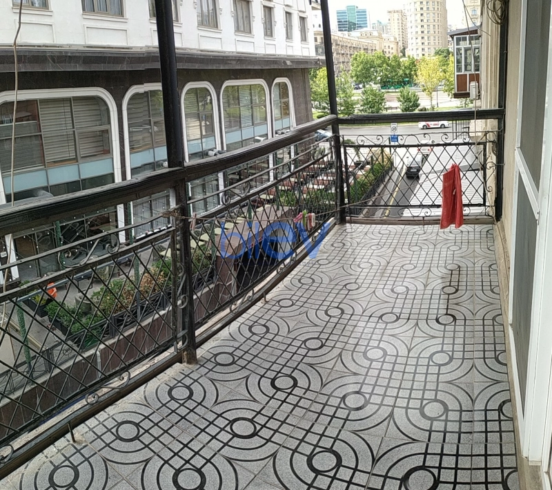 Satış 3 otaqlı Köhnə Tikili bina evi  75m², Bakı