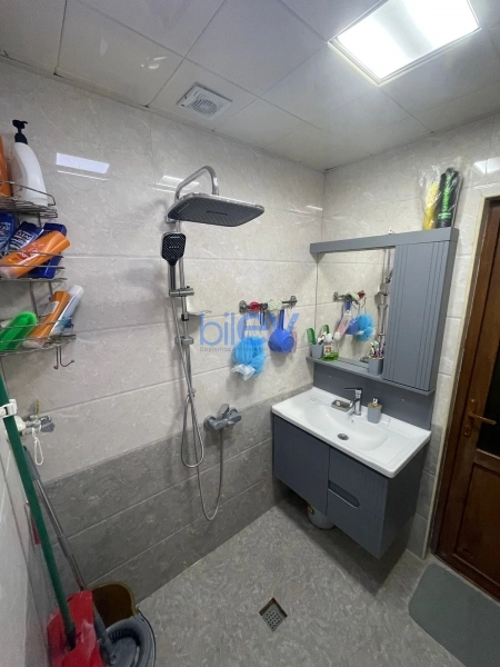 Satış 3 otaqlı Köhnə Tikili bina evi  75m², Bakı