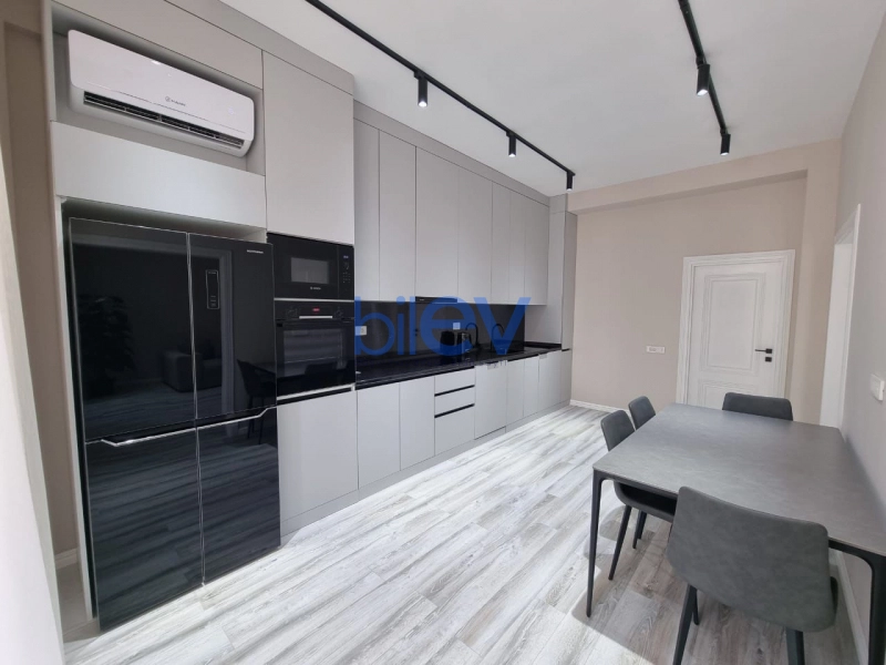Aylıq Kirayə 2 otaqlı Köhnə Tikili bina evi  90m², Bakı