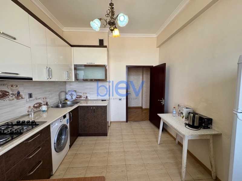 Aylıq Kirayə 3 otaqlı Yeni Tikili bina evi  85m², Bakı
