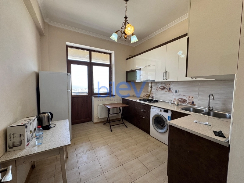 Aylıq Kirayə 3 otaqlı Yeni Tikili bina evi  85m², Bakı