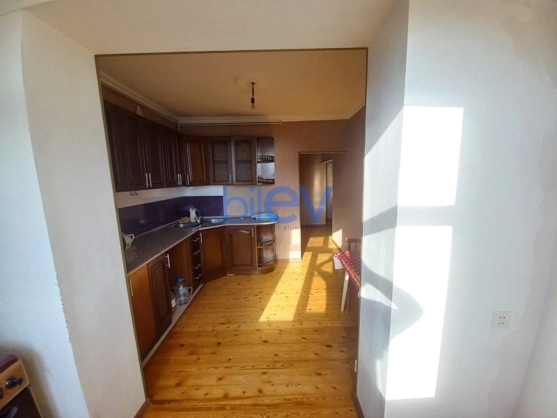 Aylıq Kirayə 3 otaqlı Köhnə Tikili bina evi  80m², Bakı