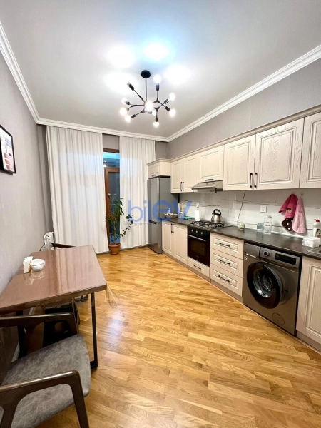 Aylıq Kirayə 3 otaqlı Yeni Tikili bina evi  120m², Bakı