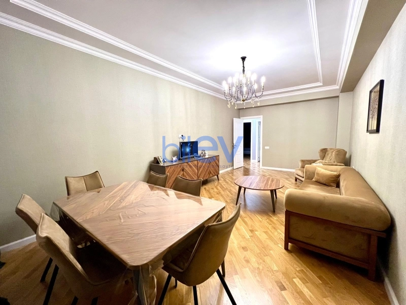 Aylıq Kirayə 3 otaqlı Yeni Tikili bina evi  120m², Bakı