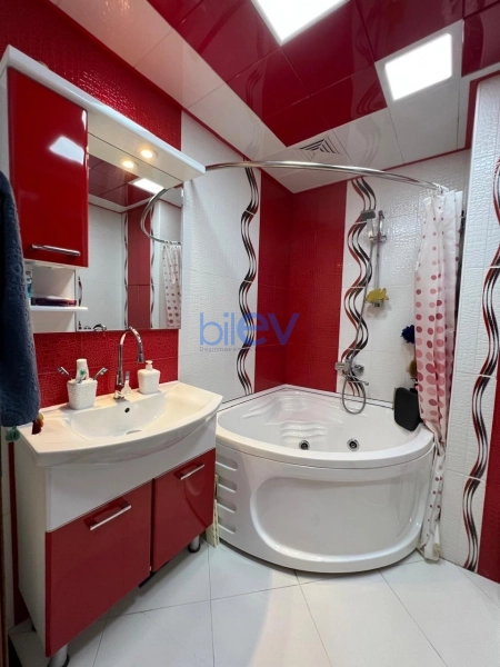 Satış 3 otaqlı Köhnə Tikili bina evi  80m², Bakı