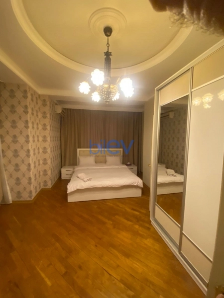 Satış 8 otaqlı Villa  1000m², Bakı