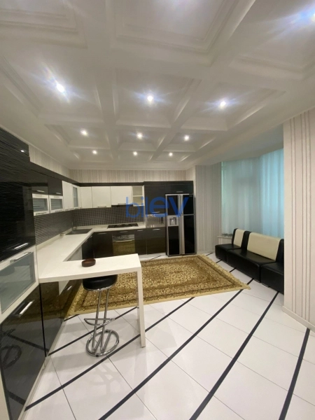Satış 8 otaqlı Villa  1000m², Bakı