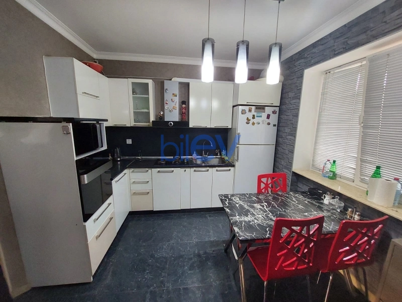 Aylıq Kirayə 3 otaqlı Köhnə Tikili bina evi  70m², Bakı