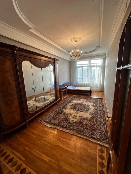 Aylıq Kirayə 4 otaqlı Yeni Tikili bina evi  165m², Bakı