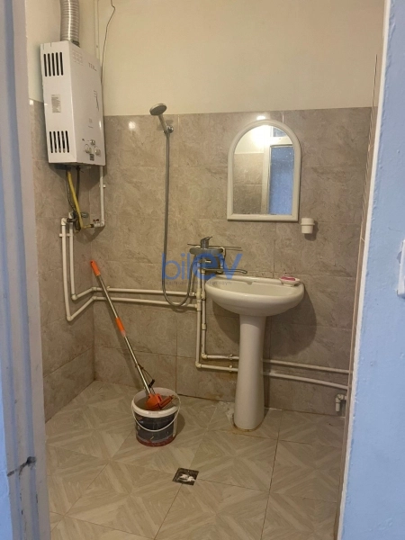 Aylıq Kirayə 4 otaqlı Köhnə Tikili bina evi  80m², Bakı