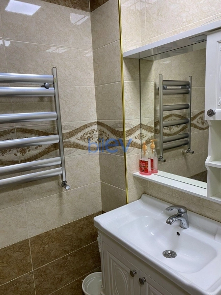 Aylıq Kirayə 2 otaqlı Köhnə Tikili bina evi  72m², Bakı