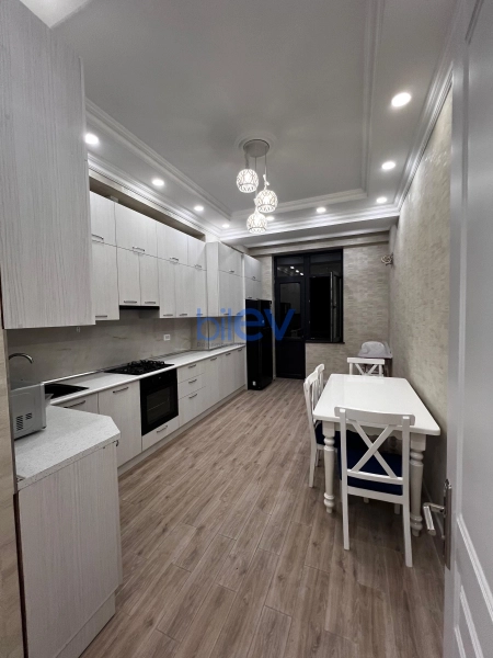 Aylıq Kirayə 3 otaqlı Yeni Tikili bina evi  127m², Bakı