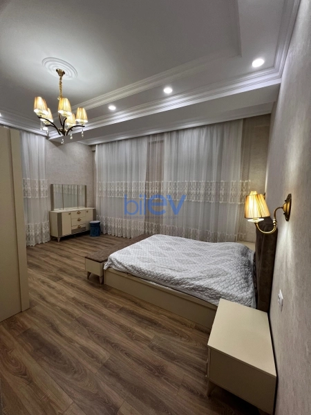 Aylıq Kirayə 3 otaqlı Yeni Tikili bina evi  127m², Bakı