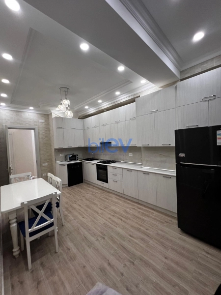 Aylıq Kirayə 3 otaqlı Yeni Tikili bina evi  127m², Bakı