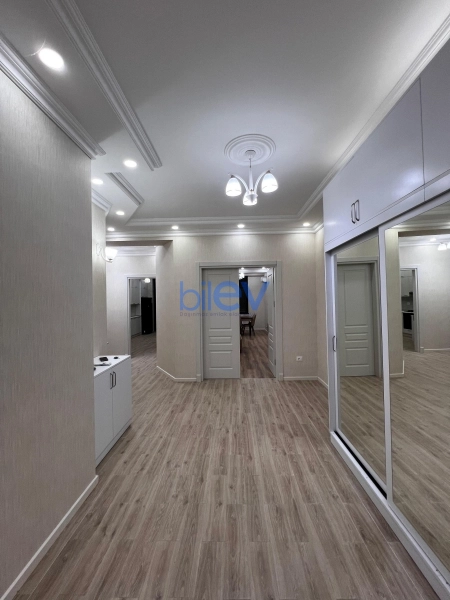 Aylıq Kirayə 3 otaqlı Yeni Tikili bina evi  127m², Bakı