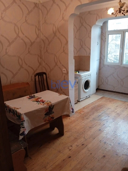 Aylıq Kirayə 2 otaqlı Köhnə Tikili bina evi  55m², Bakı