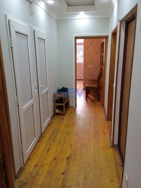Aylıq Kirayə 3 otaqlı Yeni Tikili bina evi  130m², Bakı