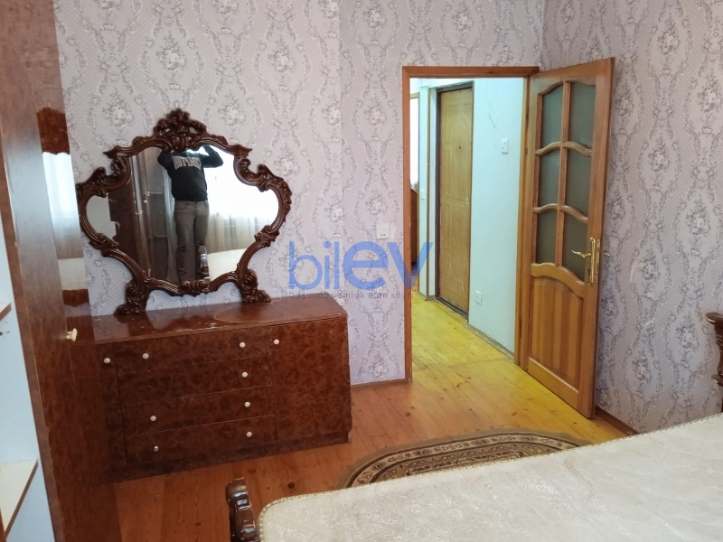 Aylıq Kirayə 3 otaqlı Yeni Tikili bina evi  130m², Bakı