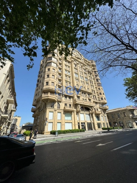 Satış 3 otaqlı Yeni Tikili bina evi  185m², Bakı