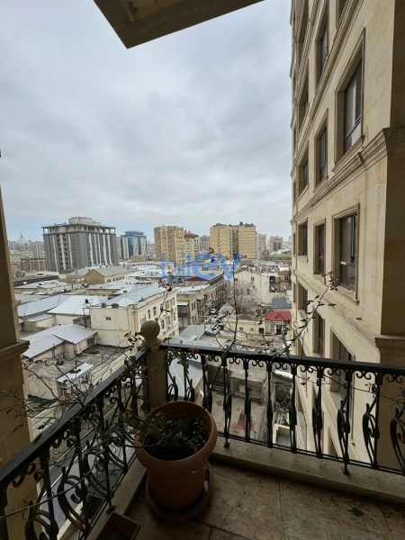 Satış 3 otaqlı Yeni Tikili bina evi  185m², Bakı