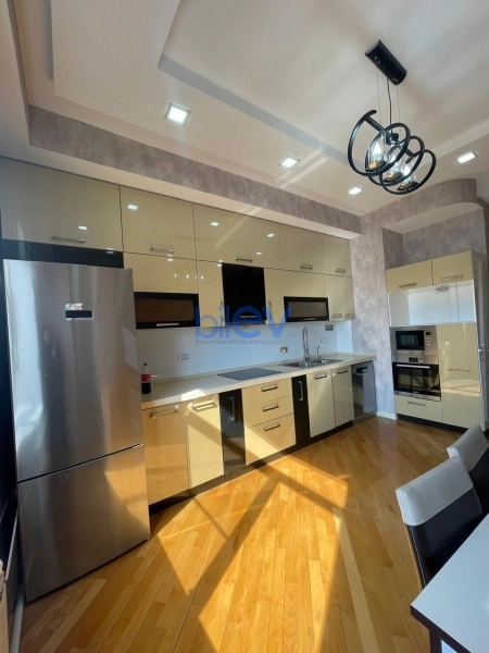 Aylıq Kirayə 3 otaqlı Yeni Tikili bina evi  130m², Bakı
