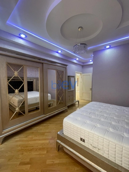 Aylıq Kirayə 3 otaqlı Yeni Tikili bina evi  130m², Bakı