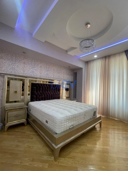 Aylıq Kirayə 3 otaqlı Yeni Tikili bina evi  130m², Bakı