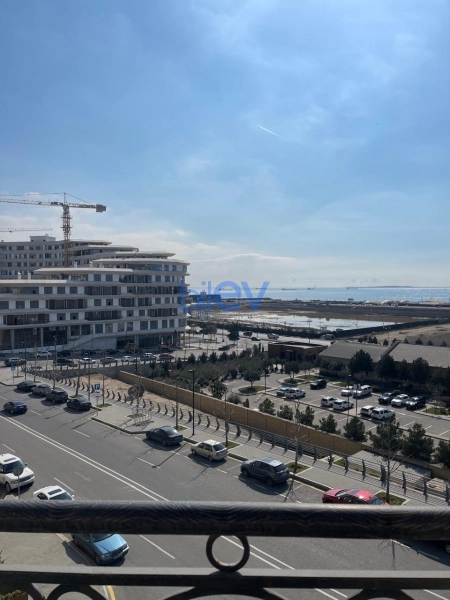 Aylıq Kirayə 3 otaqlı Yeni Tikili bina evi  130m², Bakı
