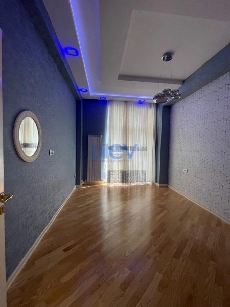 Aylıq Kirayə 3 otaqlı Yeni Tikili bina evi  130m², Bakı