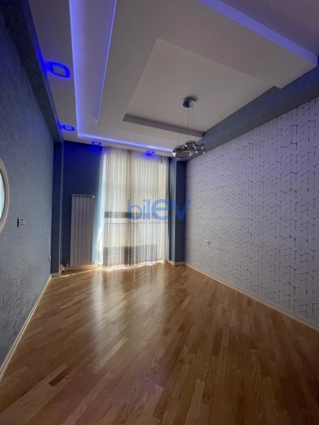 Aylıq Kirayə 3 otaqlı Yeni Tikili bina evi  130m², Bakı