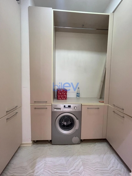 Aylıq Kirayə 3 otaqlı Yeni Tikili bina evi  130m², Bakı