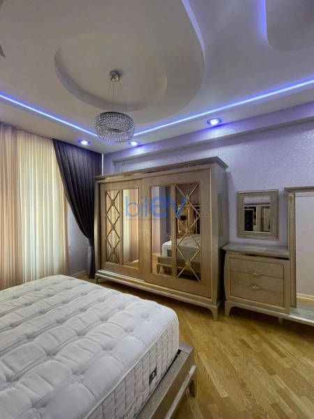 Aylıq Kirayə 3 otaqlı Yeni Tikili bina evi  130m², Bakı