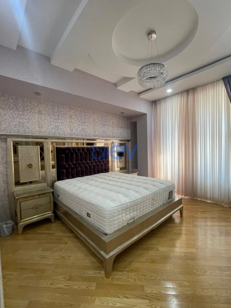 Aylıq Kirayə 3 otaqlı Yeni Tikili bina evi  130m², Bakı