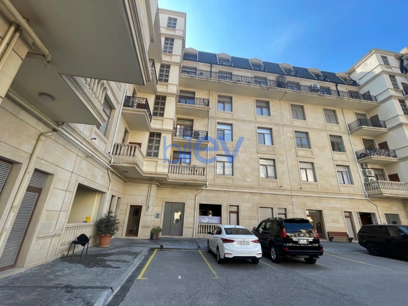 Aylıq Kirayə 3 otaqlı Yeni Tikili bina evi  130m², Bakı