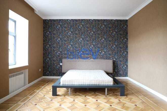 Günlük Kirayə 4 otaqlı Bağ evi  200m², Bakı