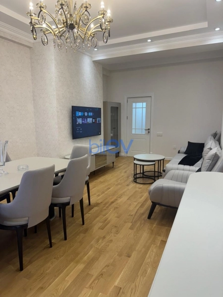 Aylıq Kirayə 3 otaqlı Yeni Tikili bina evi  130m², Bakı