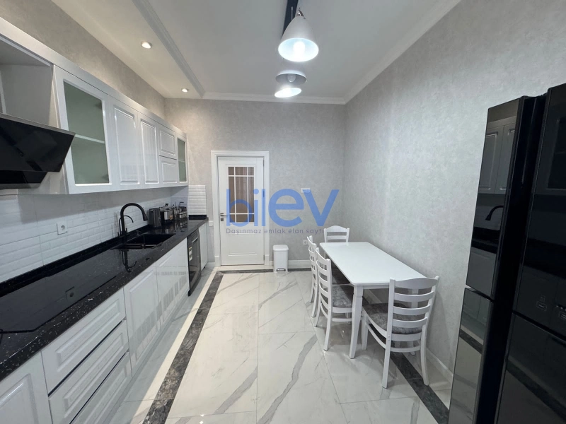 Aylıq Kirayə 3 otaqlı Yeni Tikili bina evi  130m², Bakı