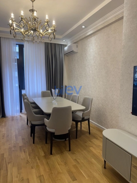 Aylıq Kirayə 3 otaqlı Yeni Tikili bina evi  130m², Bakı