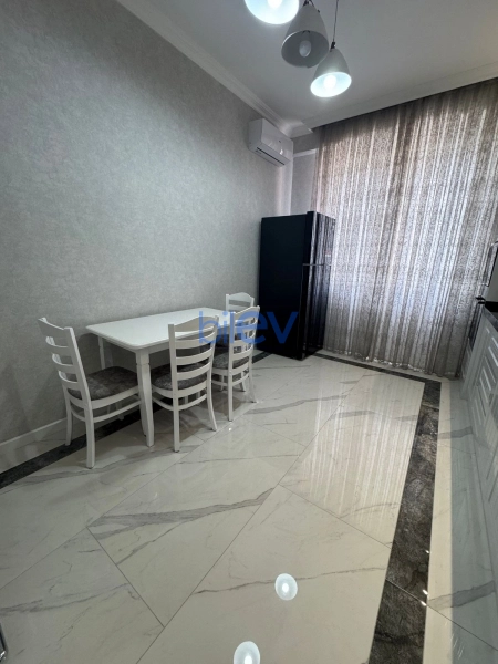 Aylıq Kirayə 3 otaqlı Yeni Tikili bina evi  130m², Bakı
