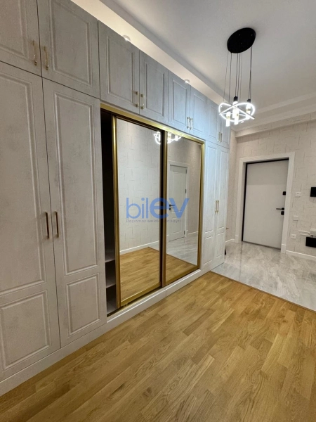 Aylıq Kirayə 3 otaqlı Yeni Tikili bina evi  130m², Bakı