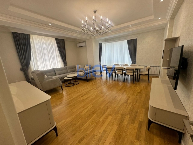 Aylıq Kirayə 3 otaqlı Yeni Tikili bina evi  130m², Bakı