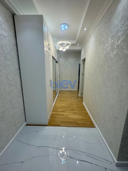 Aylıq Kirayə 3 otaqlı Yeni Tikili bina evi  130m², Bakı
