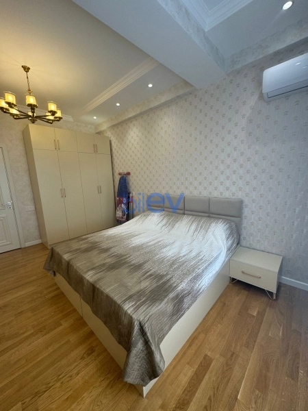 Aylıq Kirayə 3 otaqlı Yeni Tikili bina evi  130m², Bakı