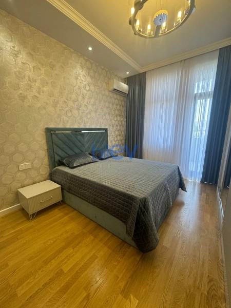 Aylıq Kirayə 3 otaqlı Yeni Tikili bina evi  130m², Bakı