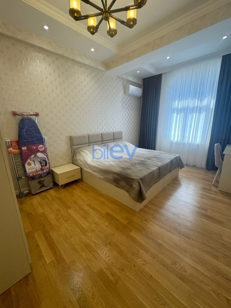 Aylıq Kirayə 3 otaqlı Yeni Tikili bina evi  130m², Bakı