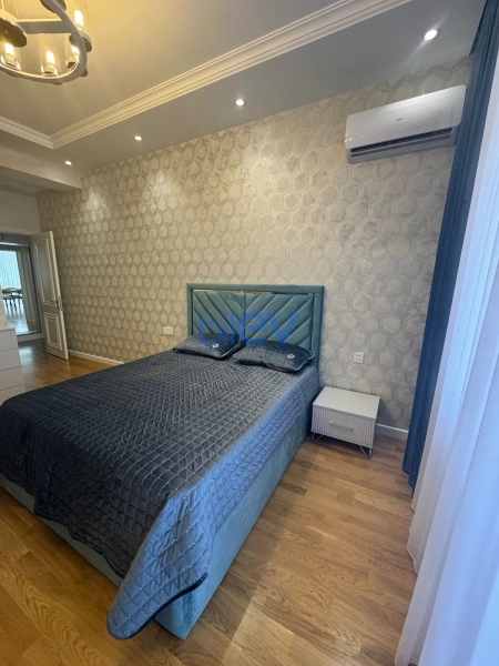 Aylıq Kirayə 3 otaqlı Yeni Tikili bina evi  130m², Bakı