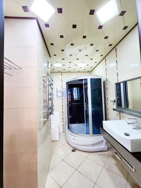 Aylıq Kirayə 3 otaqlı Yeni Tikili bina evi  160m², Bakı