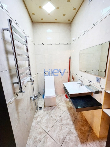 Aylıq Kirayə 3 otaqlı Yeni Tikili bina evi  160m², Bakı