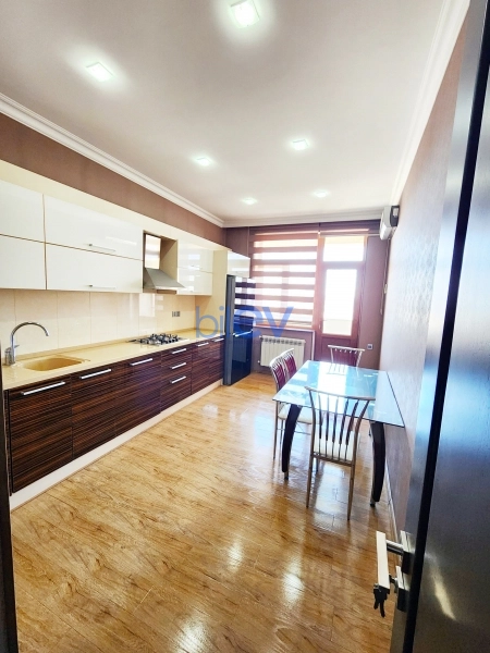 Aylıq Kirayə 3 otaqlı Yeni Tikili bina evi  160m², Bakı